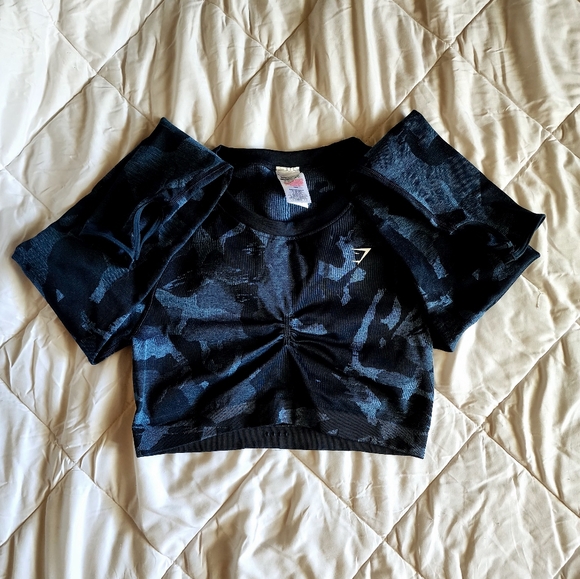 Gymshark adapt camo seamless Navy Long Sleeves Crop Top - Picture 1 of 2